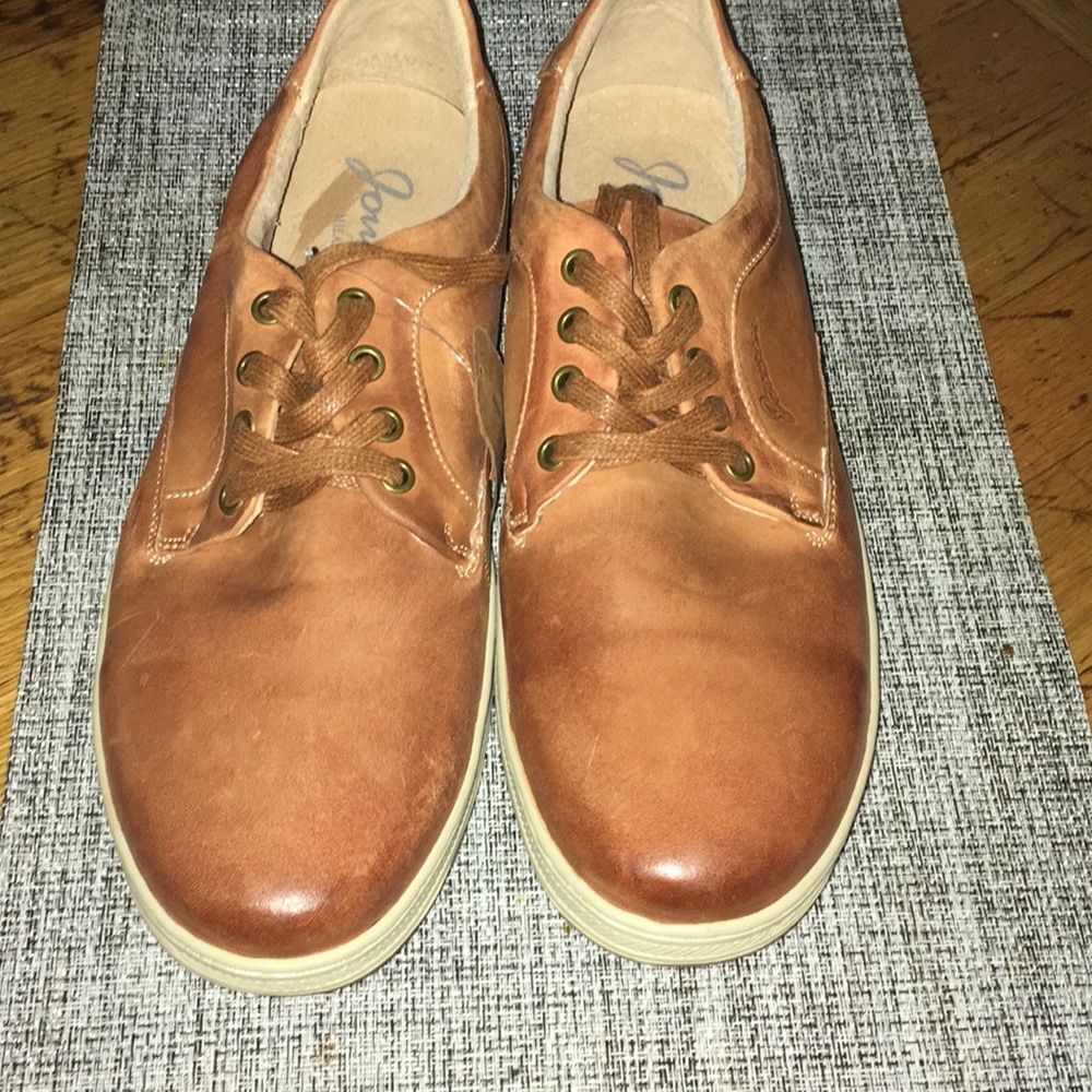 Never worn Johnson Milan brown men’s 11.5